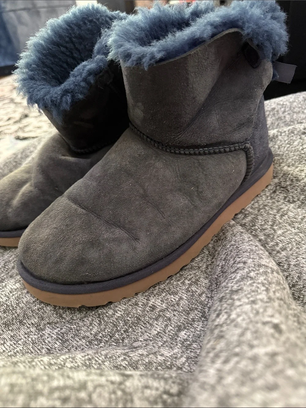 Uggs size 8 boot with bow on back